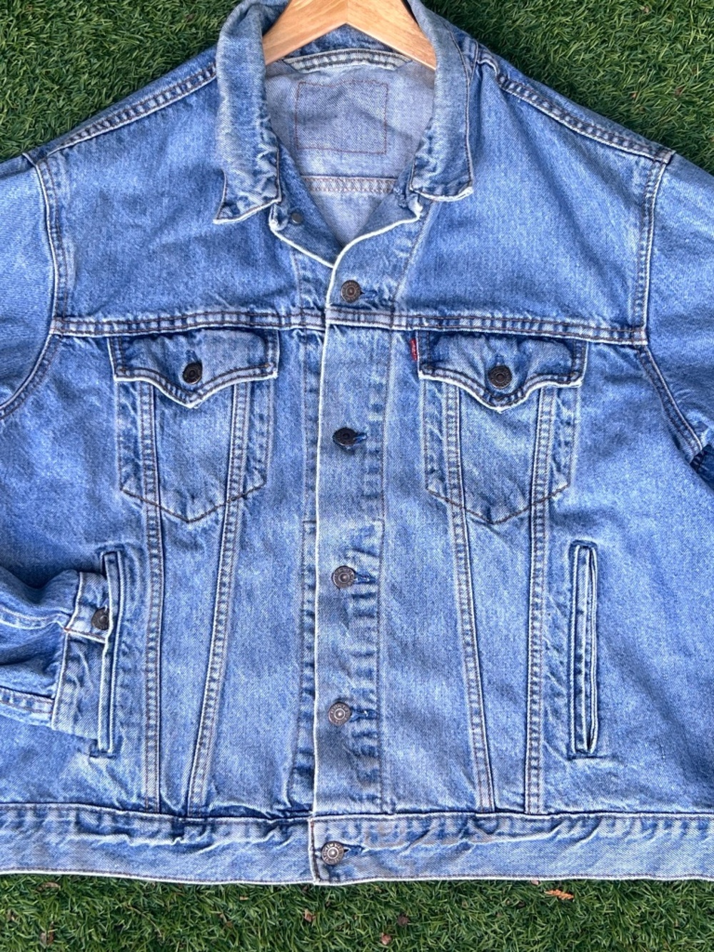 Levi’s Vintage Oversized Denim Jacket – Women’s XL, Faded Blue